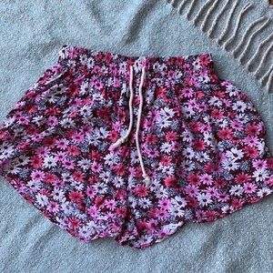 MINKPINK Pink floral shorts🌺🌸